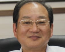 에스티아이 김대표 "내년엔 직원 절반 해외에..."