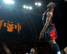 美 농구 '드림팀' 튀니지 상대로 화려한 덩크쇼