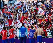매진·착오… 韓·英 8강전 "대~한민국!" 없다