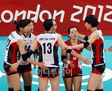 한-일전도 男女평등?...女 배구 동메달 놓고 한-일전