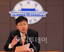 靑 "대통령 독도 방문, 즉흥적 결정 아냐"  