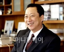 [단독]박용만 회장, 16년만에 두산매거진 '발행인' 뗐다