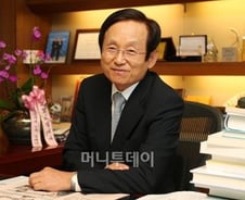 '박카스 회사'를 '진짜 제약사'로 바꾼 CEO