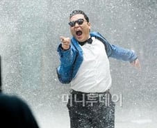 주가폭등 '디아이' 회장님이 싸이 아버지?