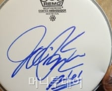 강남스타일 '싸이' 친필사인 없어서 못판다