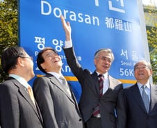 문재인, 평양행 기찻길서 "남북경제연합 실현"