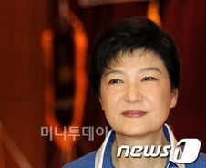 박근혜 "상위 30%도 빠듯해···무상보육 약속지켜야"