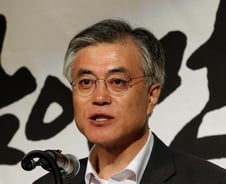 문재인 "국민 눈높이에선 아직 민주당 쇄신 노력 부족"