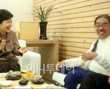 "박장대소" 박근혜, 이외수 영입? 비공개 만남