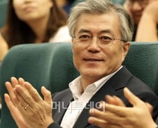 문재인 "대형마트 영업강행? 수입 몇배 과징금 물려야"