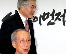 윤여준 "안철수 상처 받겠지만 젊은층 등 돌리지 않을 것"