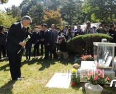 문재인, 민주화 운동 성지에서 힐링행보 이어가…
