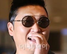 싸이 '라잇 나우' 유해매체물 취소 검토키로