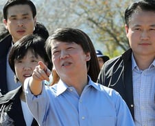 안철수, 논문 표절 의혹에 연일 강경 대응