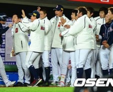 '총력전' 두산, 2연패 뒤 첫 승… 벼랑 끝 '기사회생'