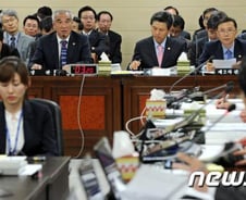 문방위, '문화권력 균형화' 논란···유인촌 출석 관심