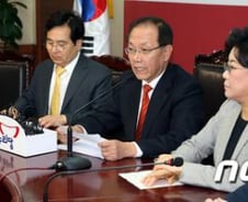 與 지도부, 안철수 집중 공세…"무소속 대통령은 국가재앙"