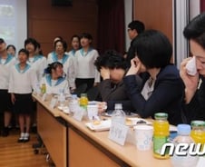 장애인합창단에 눈물 펑펑쏟은 의원들, 정책개선 약속