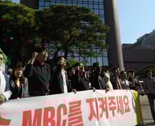 MBC노조, "해임위기 김재철 주식들고 박근혜 캠프가나"