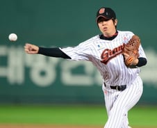 롯데의 '무쇠팔' 김성배, PS 전경기 '개근 역투'