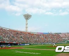 SK-롯데 PO 4차전 매진... 'PO 17G 연속 매진'