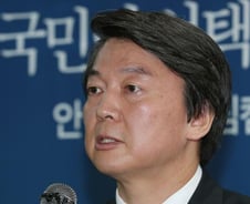 안철수의 '시계'에 10월 말 단일화 협상 있을까