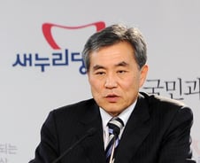 이상돈 "박근혜 정수장학회 입장 표명, 또 다른 논란 야기"