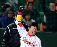 SK, 롯데 꺾고 '6년 연속 한국시리즈 진출' 쾌거