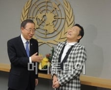 반기문-싸이, UN본부서 만나 영어 대화 