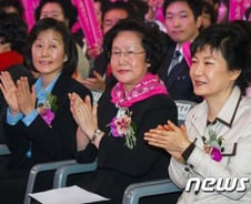 안철수 부인·박근혜와 첫 만남, 악수하더니…