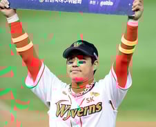 '역시 짐승' 김강민, '쐐기 3점포 활약'... 3차전 MVP
