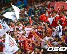 SK-삼성 4차전 매진, 한국시리즈 '29G 연속 매진'