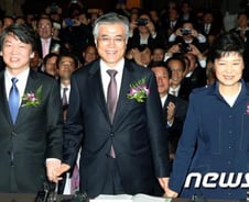 투표연장 '신경전'… 朴 "100억 든다" 文 "36억"