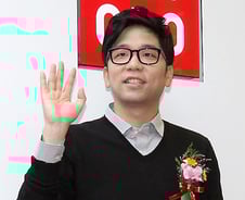 이적, 한국시리즈 5차전 애국가 제창... 시구는?