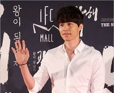 탤런트 이동욱, 한국시리즈 6차전 시구자 선정