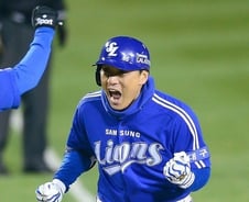 '국민타자' 이승엽, 생애 첫 '한국시리즈 MVP'...영예