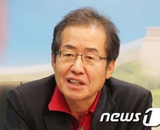 홍준표 "여자 한 사람 잡으려고 남자 힘 합치는 건 치사해"