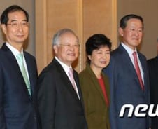 재계 수장 만난 朴 "경제민주화, 대기업 때리기 결코 아냐"