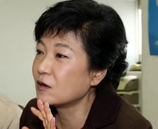 박근혜, '與 김재철 해임안 부결 개입說'에 "전혀 몰라"
