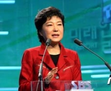 朴, 보수본색 강화···정책·인사·행보 3각 '집토끼' 전략