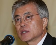 민주 선대위원장단 "총사퇴", 文 "그럴 사안이…"