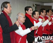 與 "덫에 걸린 安, 文으로 후보단일화 수순"