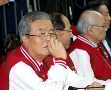 박지원 "김종인 위원장, 빨간 야구복 어울리지 않아"