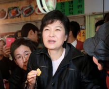 박근혜, 불 지피는 '경제위기론'으로 중도층 표심 공략