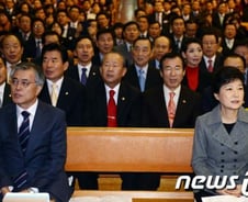 '안철수 사퇴'  朴-文 양자대결, 2%P차이로…