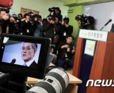 문재인 "安의 눈물 결코 잊지않고 정권교체"