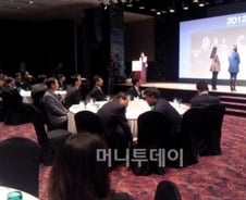 [현장클릭]귓속말 신종균-표현명…이젠 동반자?