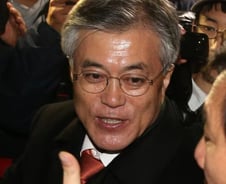 문재인 "대선투표율 77% 넘으면 명동에서 말춤"