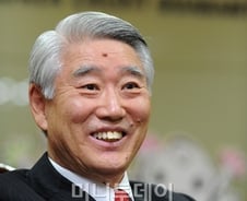 안택수 이사장은? '끝없는 변화·혁신…신보 첫 재연임' 