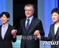 TV토론 후 여론조사 결과, 朴 45.1% vs 文 40.7%